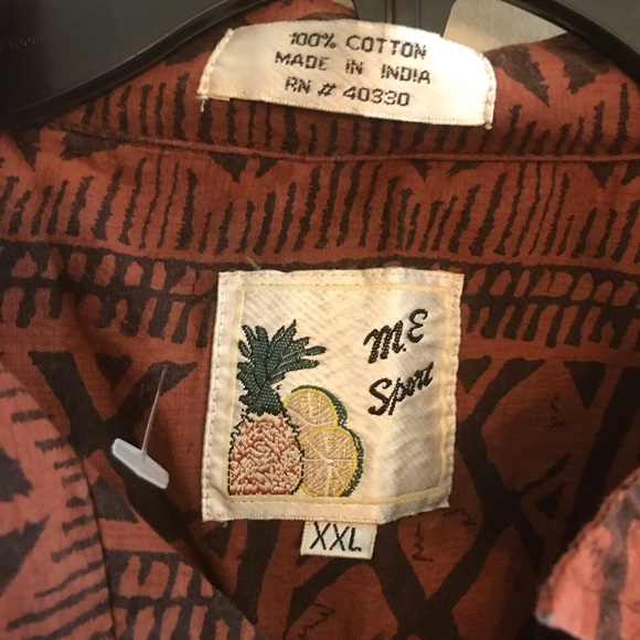 Button down - Picture 3 of 4